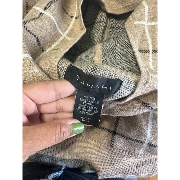 Tahari Tan Hooded Poncho Black & White Plaid Pattern Size OS - Picture 5 of 6